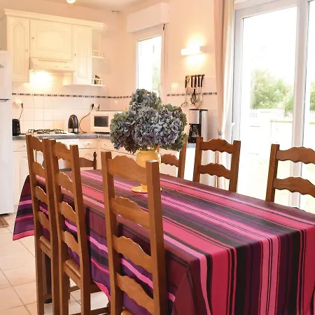 Three-bedroom Holiday In